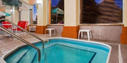 Jacuzzi spa at Baymont By Wyndham Pella.