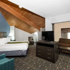 Day use room with TV at Baymont By Wyndham Pella.