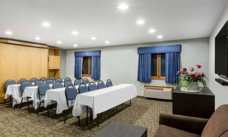 Conference room at Baymont By Wyndham Pella.