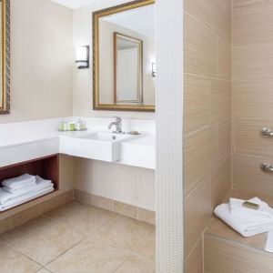 Guest bathroom with tub at DoubleTree By Hilton Sunrise.