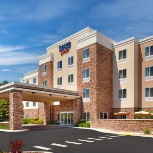 Hotel exterior at Fairfield Inn & Suites By Marriott Tallahassee Central.