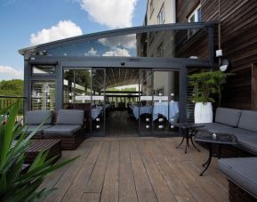 Alfresco dining perfect for coworking at DoubleTree By Hilton Bristol South - Cadbury House.