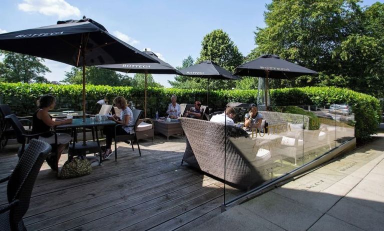 Alfresco dining perfect for coworking at DoubleTree By Hilton Bristol South - Cadbury House.