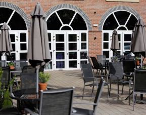 Courtyard ideal for coworking at DoubleTree By Hilton York.