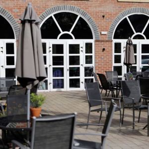 Courtyard ideal for coworking at DoubleTree By Hilton York.