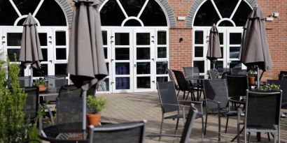 Courtyard ideal for coworking at DoubleTree By Hilton York.