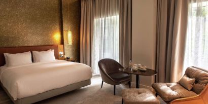 Romantic day use room with natural light at Lincoln Plaza London, Curio Collection By Hilton.