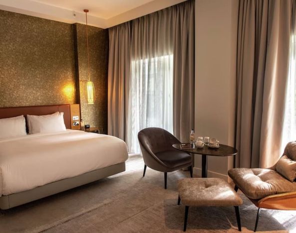 Romantic day use room with natural light at Lincoln Plaza London, Curio Collection By Hilton.