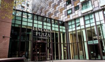 Hotel exterior at Lincoln Plaza London, Curio Collection By Hilton.