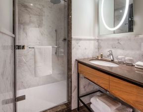 Guest bathroom with shower at Lincoln Plaza London, Curio Collection By Hilton.