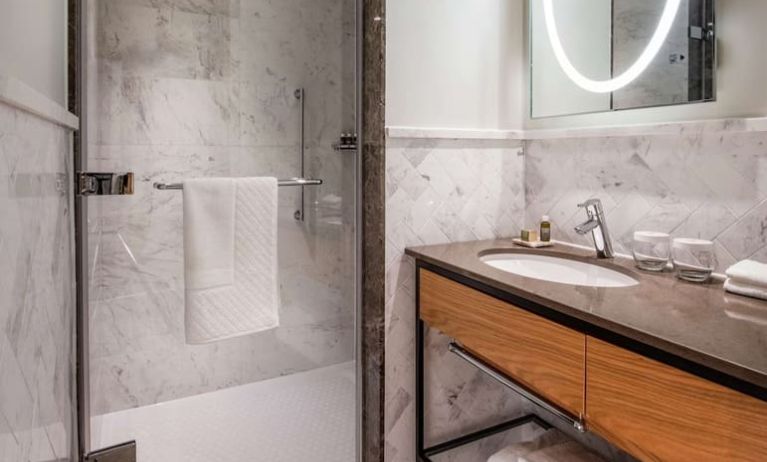 Guest bathroom with shower at Lincoln Plaza London, Curio Collection By Hilton.