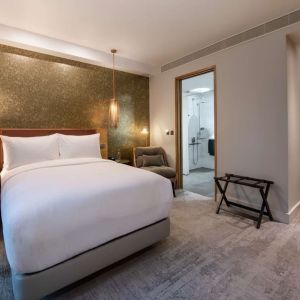 Spacious day use room at Lincoln Plaza London, Curio Collection By Hilton.