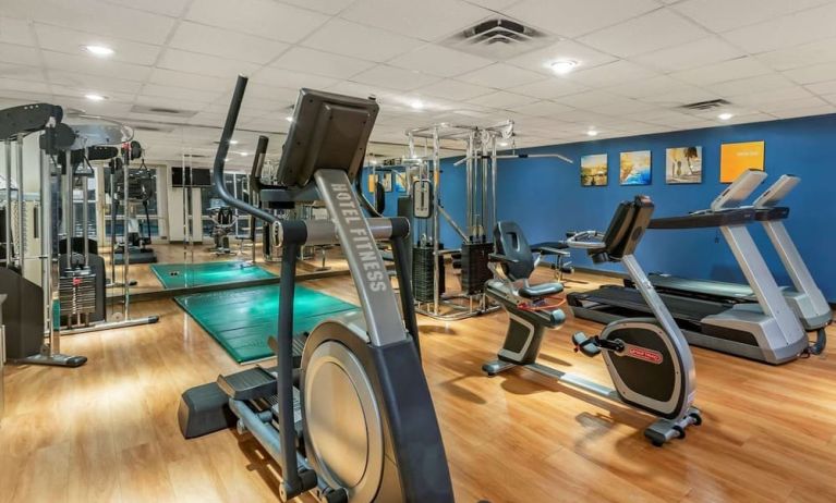 Fitness center at Comfort Suites Oakbrook Terrace.