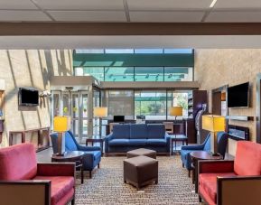 Lounge and lobby at Comfort Suites Oakbrook Terrace.