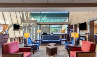 Lounge and lobby at Comfort Suites Oakbrook Terrace.