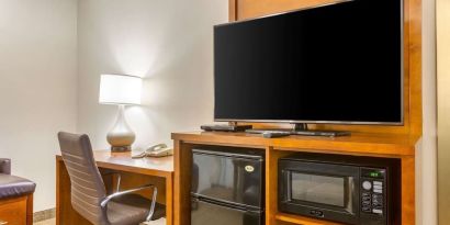 TV and work station at Comfort Suites Oakbrook Terrace.