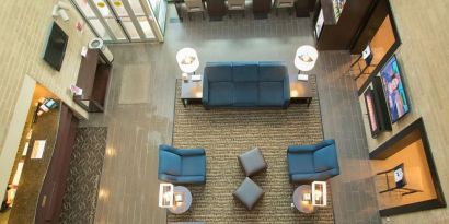 Lobby seating and lounge area at Comfort Suites Oakbrook Terrace.