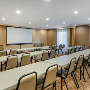 Meeting room at Comfort Suites Oakbrook Terrace.