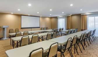 Meeting room at Comfort Suites Oakbrook Terrace.