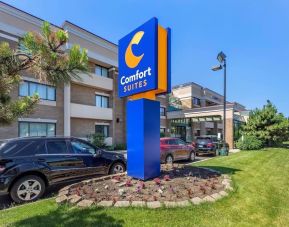 Parking available at Comfort Suites Oakbrook Terrace.