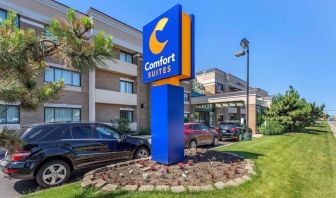 Parking available at Comfort Suites Oakbrook Terrace.