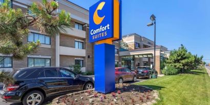 Parking available at Comfort Suites Oakbrook Terrace.