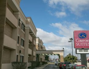 Hotel parking at Comfort Suites Oakbrook Terrace.