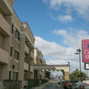 Hotel parking at Comfort Suites Oakbrook Terrace.