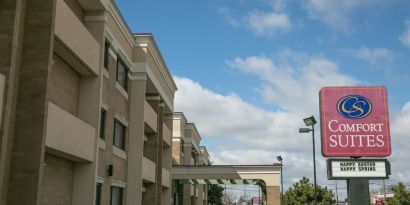 Hotel parking at Comfort Suites Oakbrook Terrace.