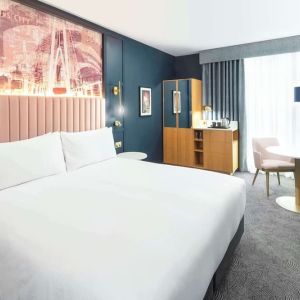 Day use room with natural light at DoubleTree By Hilton Leeds City Centre.