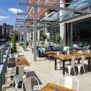 Alfresco dining perfect for coworking at DoubleTree By Hilton Leeds City Centre.