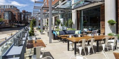 Alfresco dining perfect for coworking at DoubleTree By Hilton Leeds City Centre.