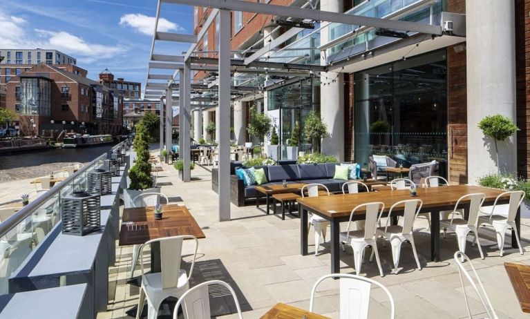 Alfresco dining perfect for coworking at DoubleTree By Hilton Leeds City Centre.