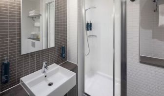 Guest bathroom with shower at DoubleTree By Hilton Leeds City Centre.