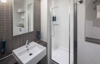 Guest bathroom with shower at DoubleTree By Hilton Leeds City Centre.