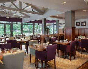 Dining area perfect for coworking at DoubleTree By Hilton Stratford-upon-Avon.