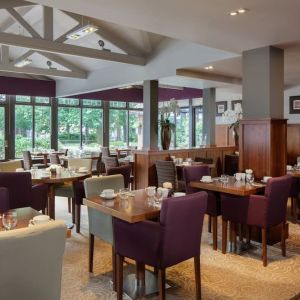 Dining area perfect for coworking at DoubleTree By Hilton Stratford-upon-Avon.