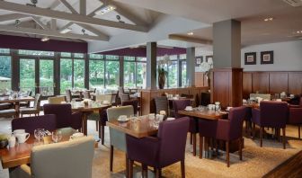 Dining area perfect for coworking at DoubleTree By Hilton Stratford-upon-Avon.