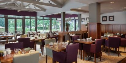 Dining area perfect for coworking at DoubleTree By Hilton Stratford-upon-Avon.