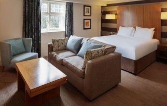 King bed with sofa at DoubleTree By Hilton Stratford-upon-Avon.