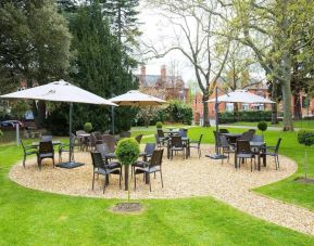 Lovely outdoor garden perfect for coworking at DoubleTree By Hilton Stratford-upon-Avon.