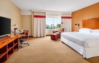 Day use room with natural light at Four Points By Sheraton Los Angeles International Airport.