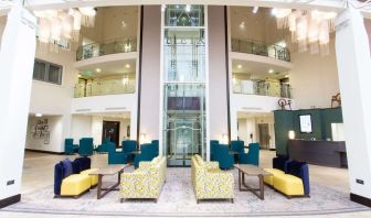 Lobby and coworking lounge at DoubleTree By Hilton Nottingham - Gateway.