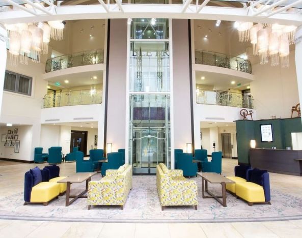 Lobby and coworking lounge at DoubleTree By Hilton Nottingham - Gateway.