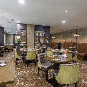 Dining area perfect for coworking at DoubleTree By Hilton Nottingham - Gateway.