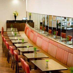 Dining area perfect for coworking at Leonardo Hotel Aberdeen.