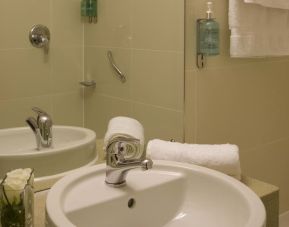 Guest bathroom with shower at Leonardo Hotel Aberdeen.