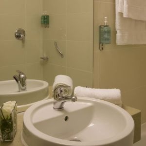 Guest bathroom with shower at Leonardo Hotel Aberdeen.