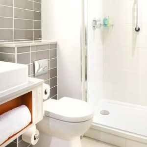 Guest bathroom with shower at Leonardo Hotel Belfast.
