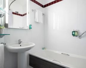 Guest bathroom with shower at Leonardo Hotel Brighton.